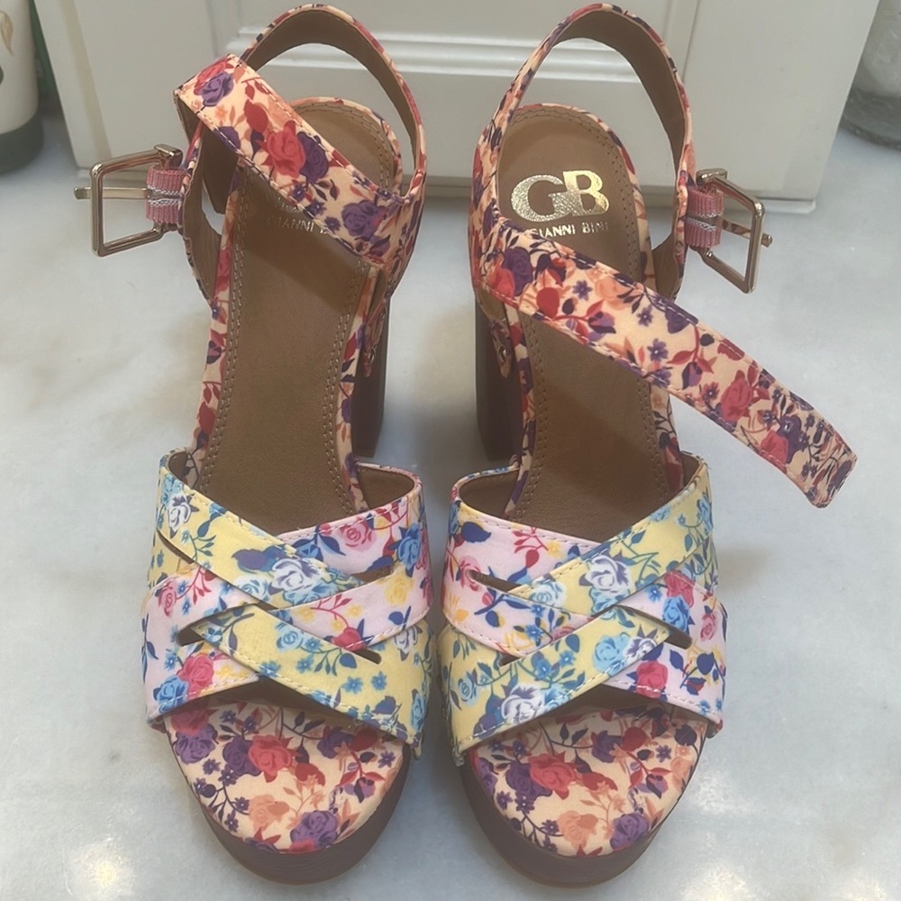 Gianni Bini multi color heels